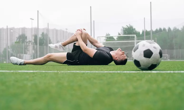 Luxação de Patela, Joelho, Pé e Tornozelo: Entenda o Impacto e o Tratamento em Jogadores de Futebol